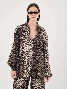 extro&vert Plisse Button Up Shirt in Leopard Print Oversized